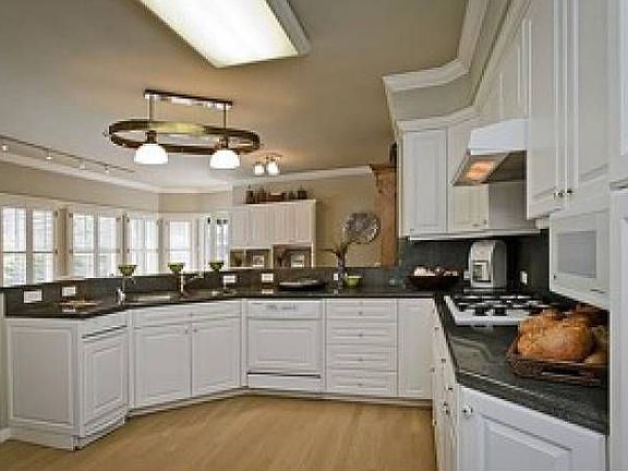 2nd image of 627 Occidental Ave
