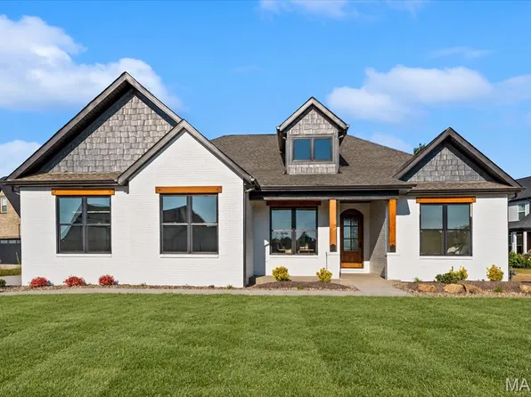 819 Daniel Dr, Mascoutah, IL 62258