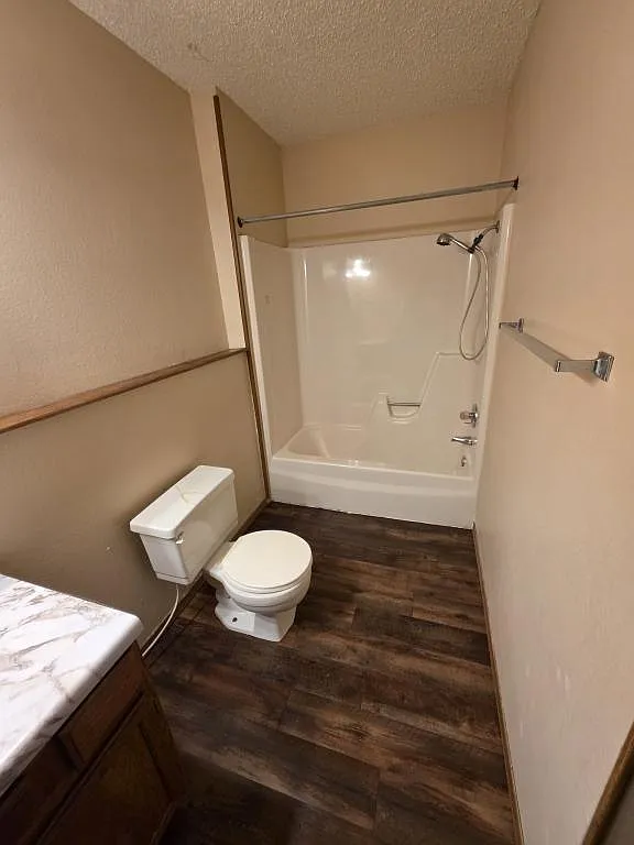 1112 Portland Dr — Photo 2