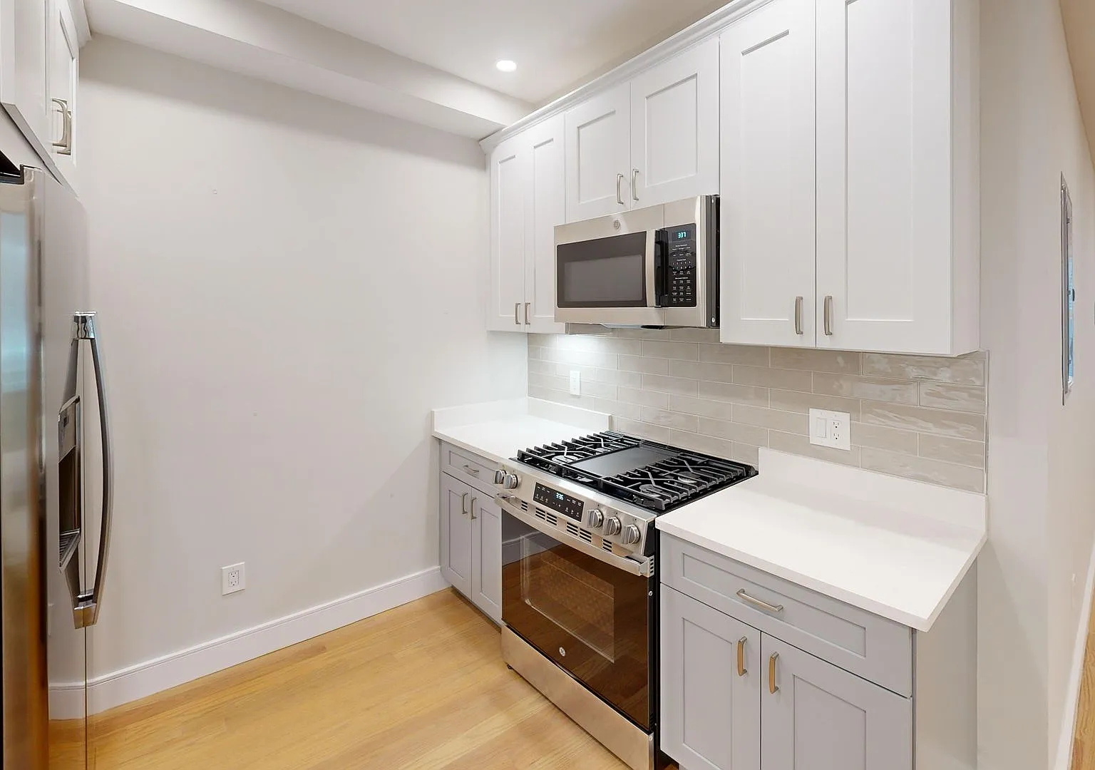 Theatre District 4 Bed W/D in Unit No Fee 9/1 — Photo 2