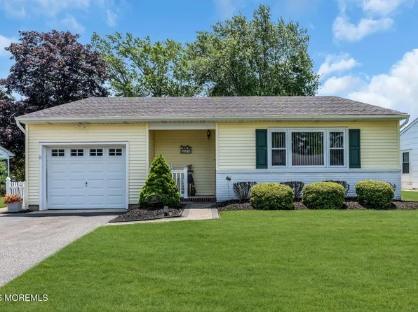 39 Eton Road, Toms River, NJ 08757