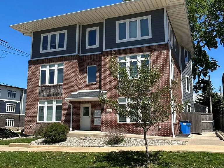 302 E Clark St — Photo 23