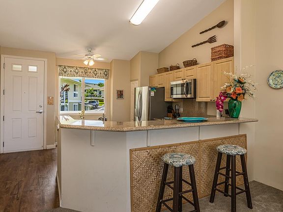 5th image of 75-6009 Alii Dr APT V21