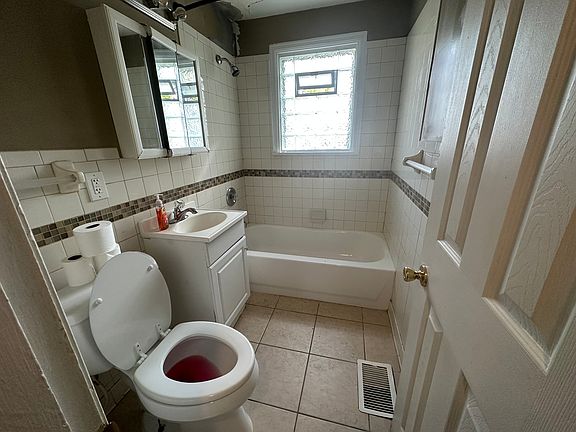5th image of 166 E Hillcrest Ave