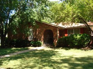 1206 E 10th Ave, Winfield, KS 67156