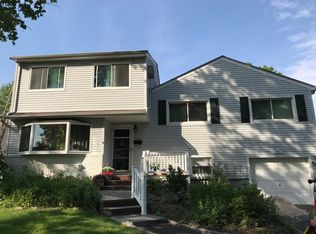 553 Wagstaff Dr, East Meadow, NY 11554