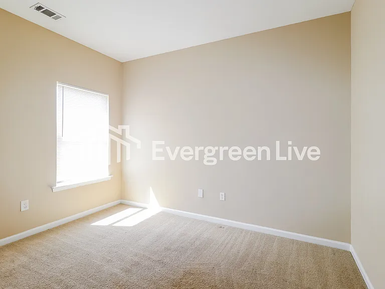 1798 Bradford Ln — Photo 11