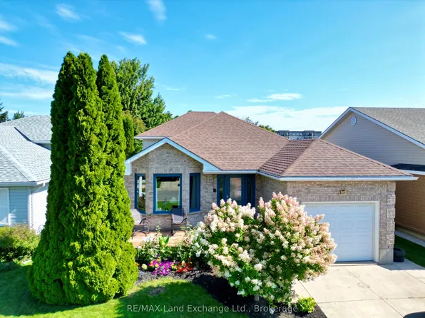 493 Joseph St, Saugeen Shores, ON N0H 2C2