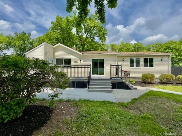 30526 Elmwood St, Garden City, MI 48135