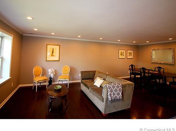 4th image of 7 Aylesbury Cir #7