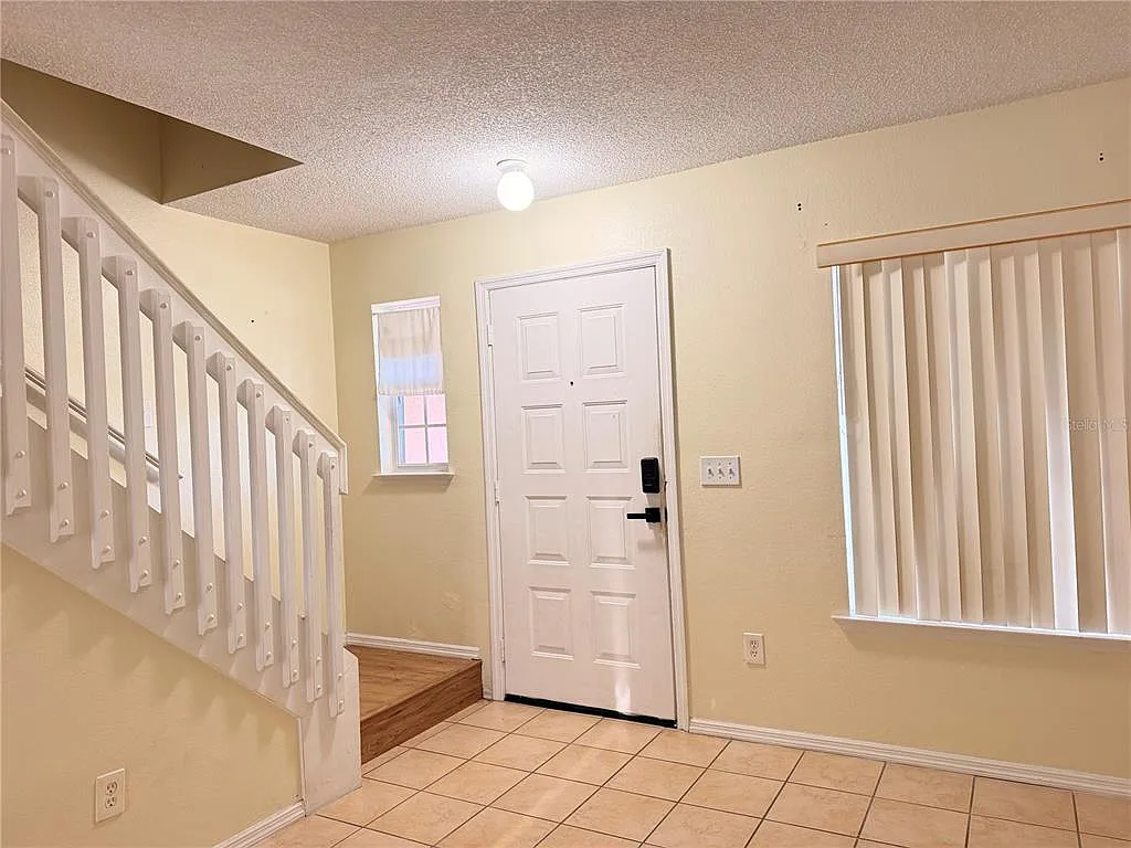4 bed, 2.5 bath, 1457 sqft, $2,300 — Photo 4