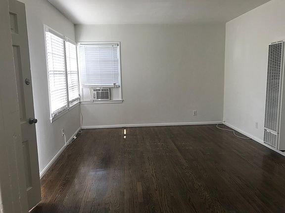 3rd image of 1434 N Hollywood Way APT A
