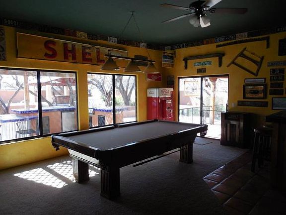 billiard room