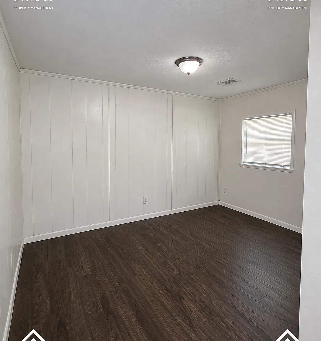 1069 Brookley Street - 1 — Photo 3