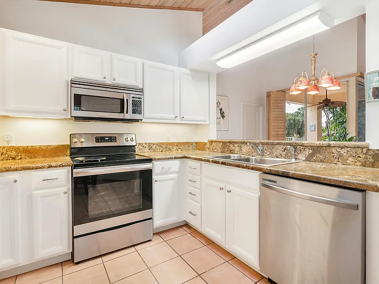 9358 Heathridge Dr — Photo 8