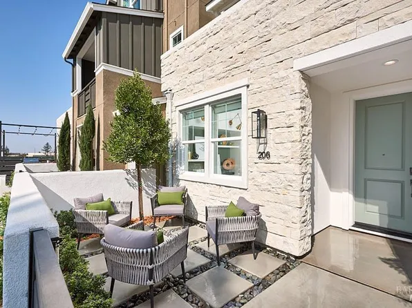 452 Semillon Lane, Santa Rosa, CA 95403