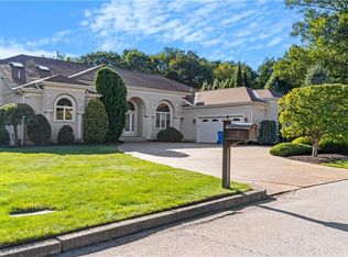 23 Pine Ridge Dr, Cranston, RI 02921