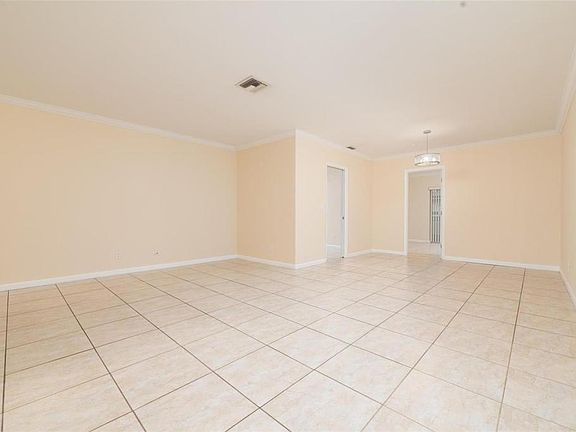 5th image of 3707 Polk St #0