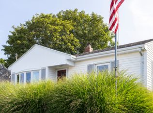 22 Gunning Ct, Middletown, RI 02842