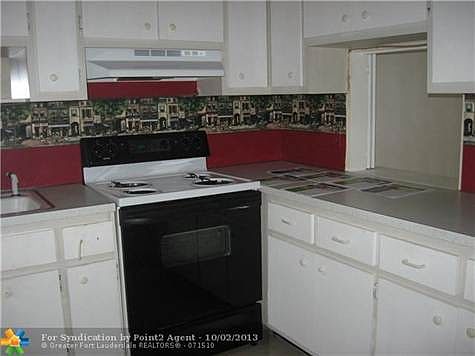 4th image of 1951 NE 39th St APT 124