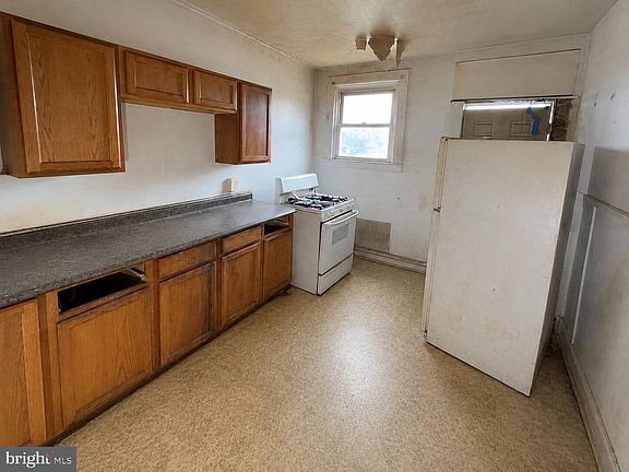 4th image of 3005 Mayfield Ave