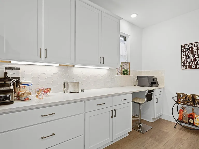 1013 Carnation Dr — Photo 16