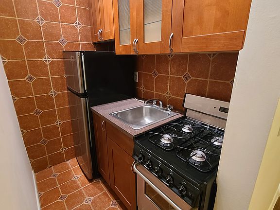 3rd image of 2790 Broadway APT 4B