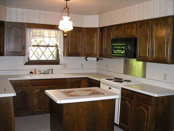 3rd image of 765 Southleaf Dr