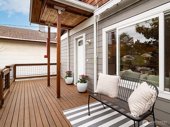 3rd image of 4513 Cascadia Avenue S