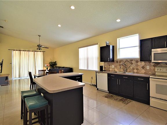 5th image of 15028 Lake Azure Dr