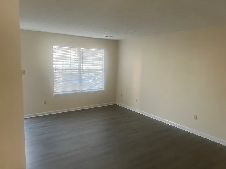 3260 Spring Hollow Ave — Photo 9
