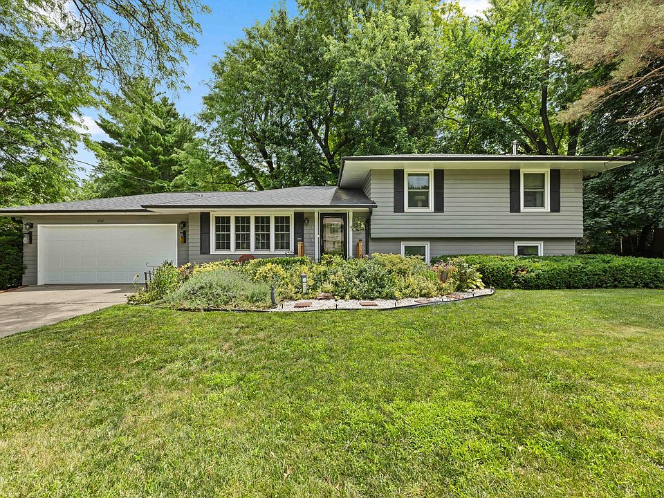 1st image of 3001 Hillsdale Dr