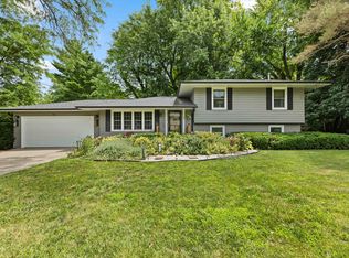 3001 Hillsdale Dr, Urbandale, IA 50322