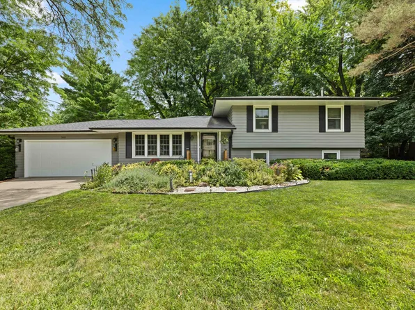 3001 Hillsdale Dr, Urbandale, IA 50322
