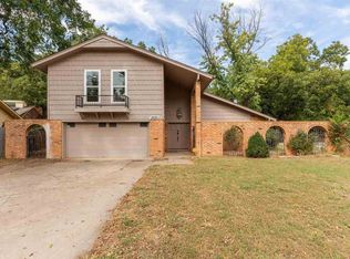 3020 NE Kingsbriar Dr, Lawton, OK 73507