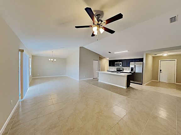 5th image of 430 NW Airoso Blvd