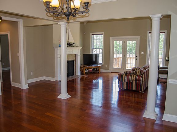 3rd image of 105 Bermuda Dr