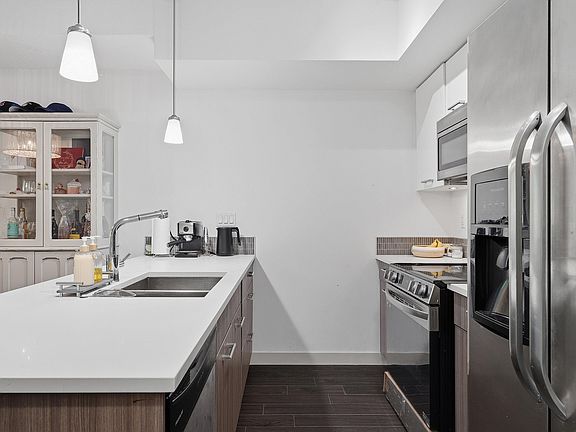 3rd image of 2214 Kelly Ave #206