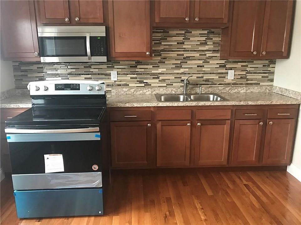 2nd image of 76 Park St APT 8