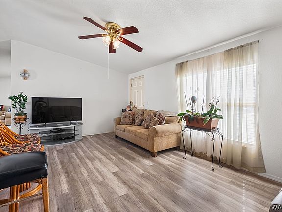 3rd image of 1745 Lynn Drive