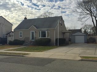 12 Garden Blvd, Hicksville, NY 11801
