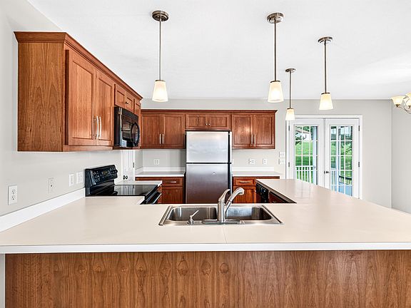 4th image of 285 Robin Roost Ct