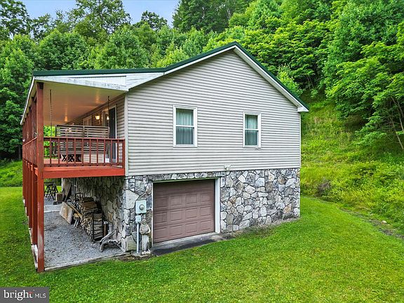 3rd image of 611 Timber Trail Rd