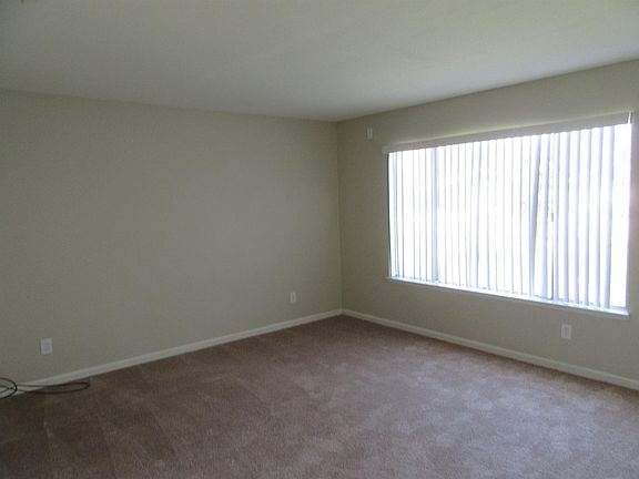 5th image of 3837 W Howard Ave