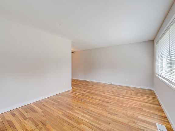 4th image of 3933-35 Jane Ave #3933