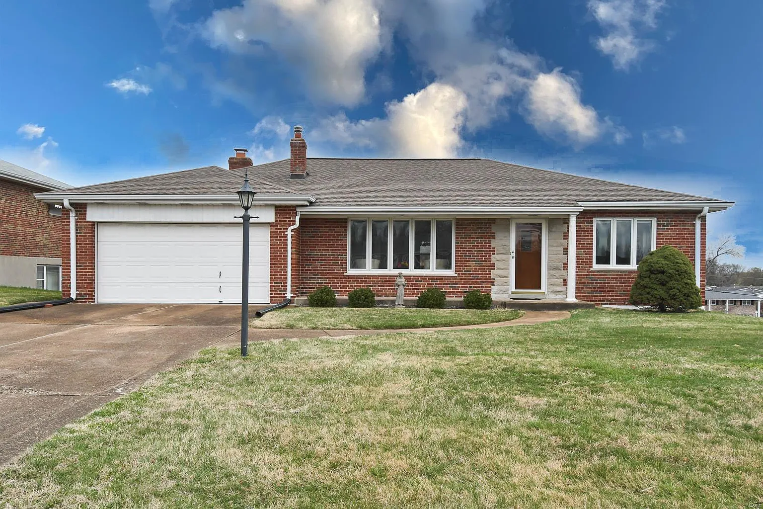 9864 Knollshire Dr photo 1
