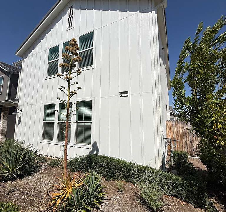 1st image of 2762 E Tamarind Dr
