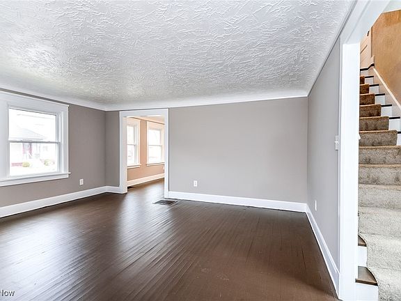 5th image of 1593 Blossom Park Ave