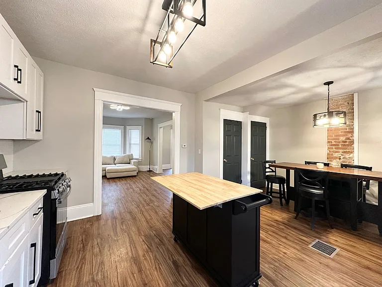 1320 W 80th St #A — Photo 15