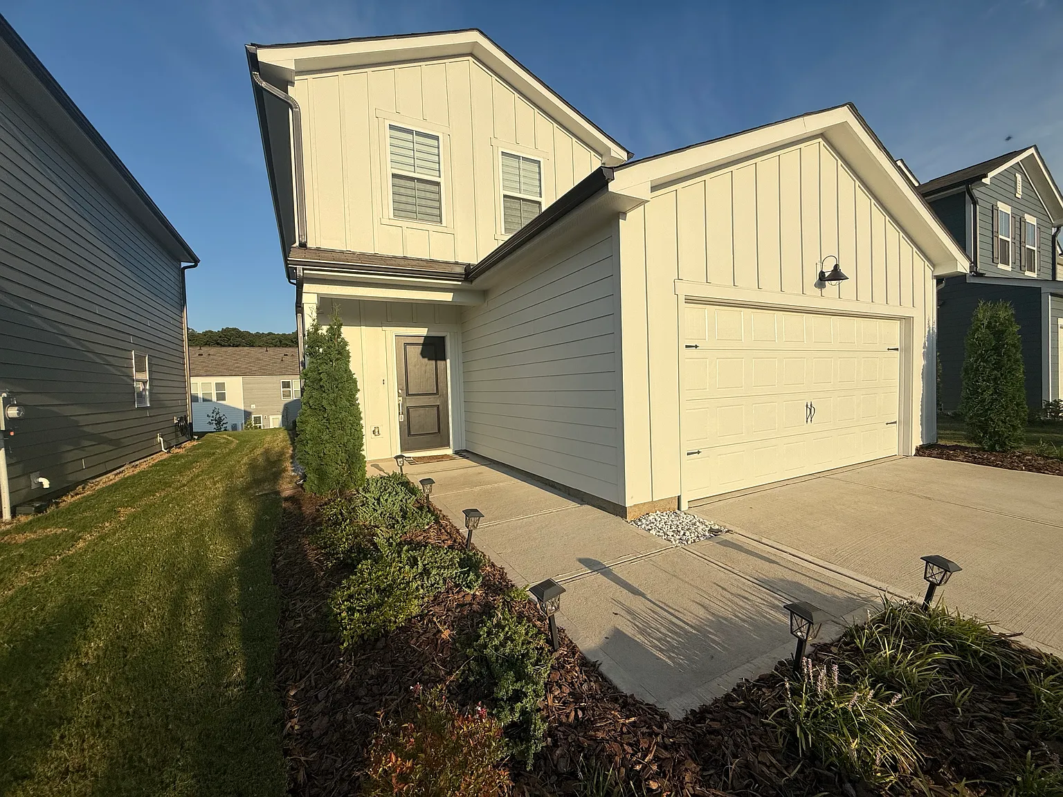 4 bed, 1979 sqft, $2,500 — Photo 2